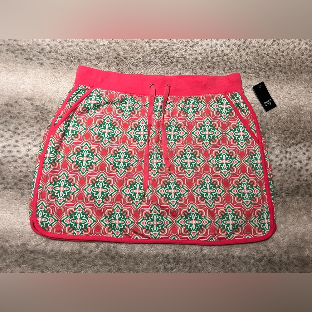 Crown & Ivy pink & green skort!  Cute & Comfy! Size Large